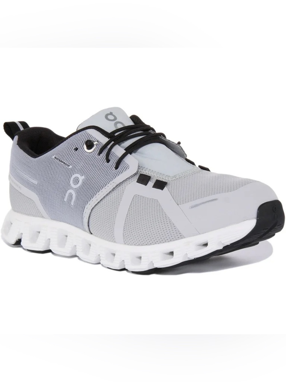 On  Cloud 5 Waterproof Women’s Sneakers Size 8.5